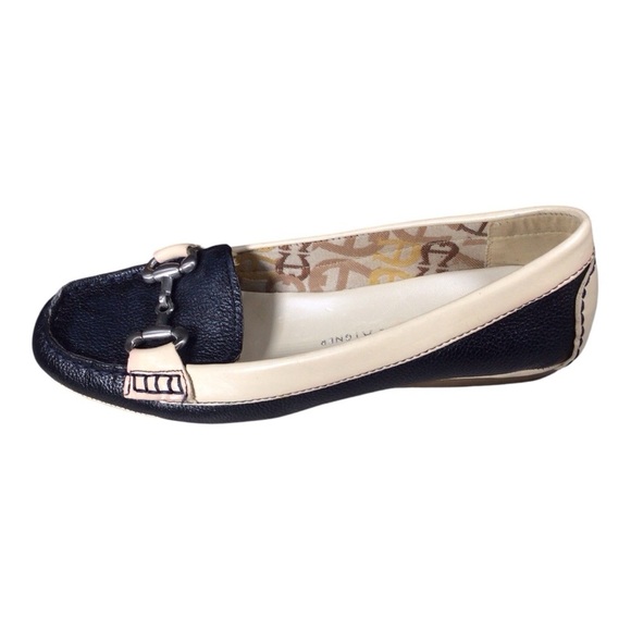 Etienne Aigner Black and Cream Loafers - Picture 2 of 6